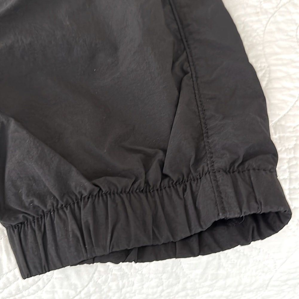 NWOT Gap Cargo Pull on pants - Picture 5 of 9